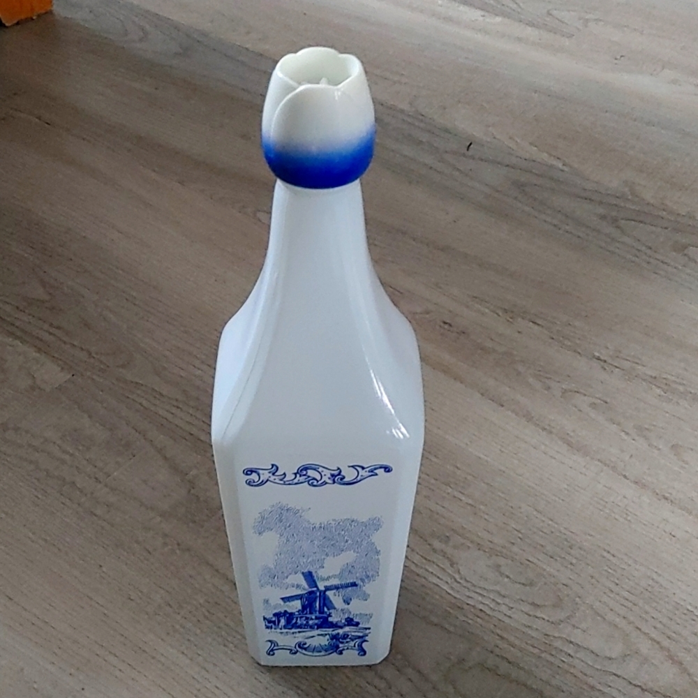 Delft liquor decanter